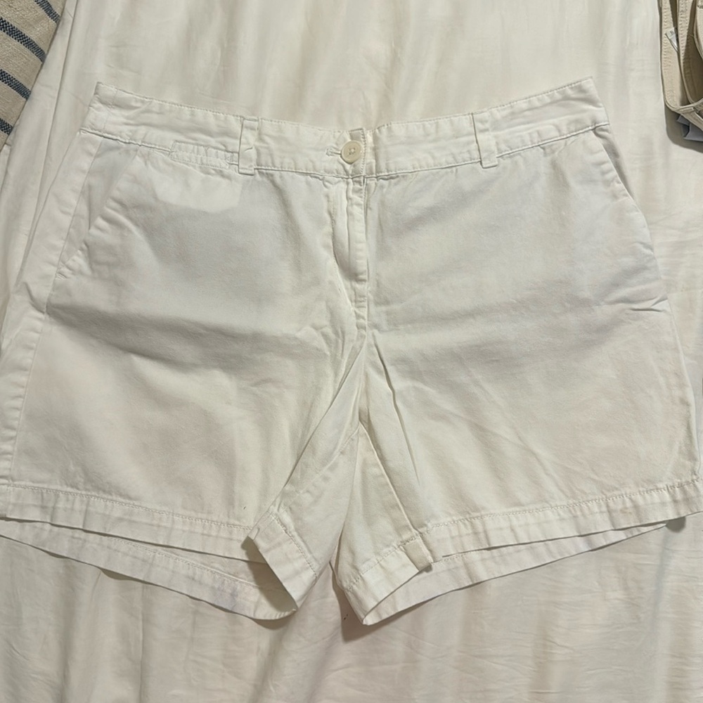 ANN TAYLOR LOFT WHITE SHORTS